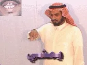 توضيح إشارة "يمشي" - Sign demonstration for "walk"