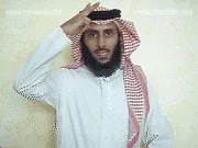 توضيح إشارة "قص الشعر" - Sign demonstration for "to have one's hair cut"